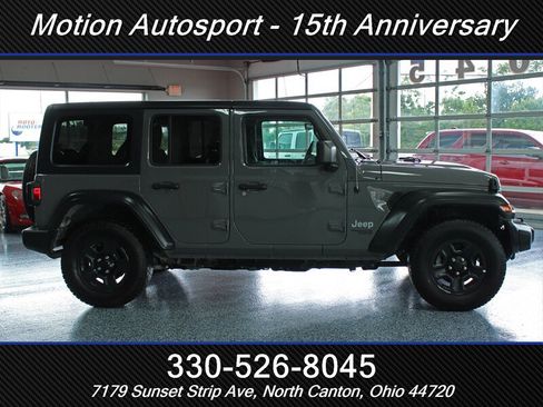 Used 2018 Jeep Wrangler Unlimited Sport AWD/4WD image 9