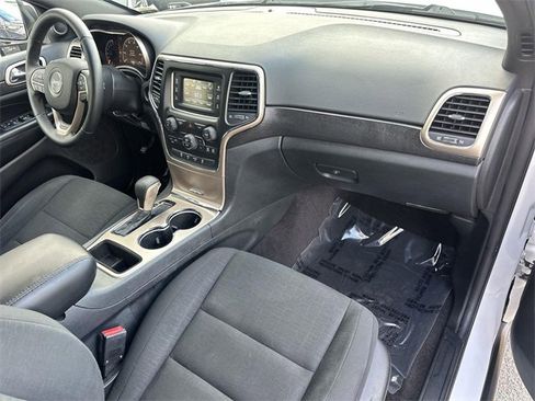 Used 2016 Jeep Grand Cherokee Laredo image 26