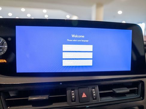 Used 2024 Lexus ES 350 w/ Premium Package image 27