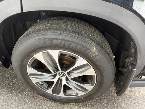 Used 2022 Toyota Highlander XLE image 15