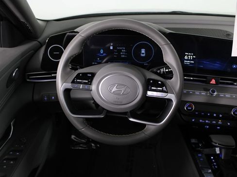 Used 2025 Hyundai Elantra SEL image 8