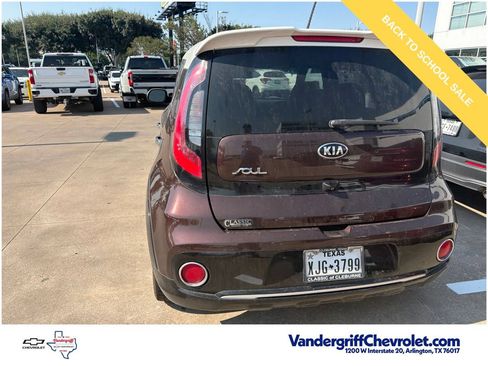 Used 2017 Kia Soul + FWD image 10