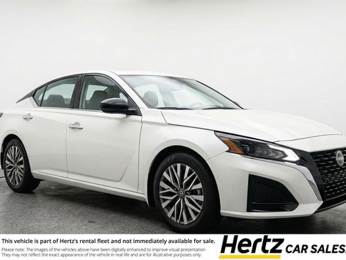 Used 2025 Nissan Altima 2.5 SV image 1