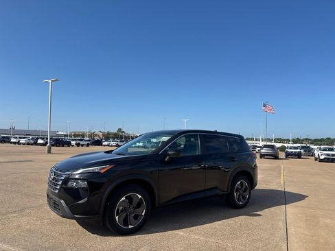 Certified 2025 Nissan Rogue SV FWD image 10