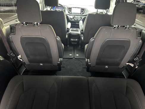 Used 2021 Chrysler Pacifica Touring w/ S Appearance Package image 28