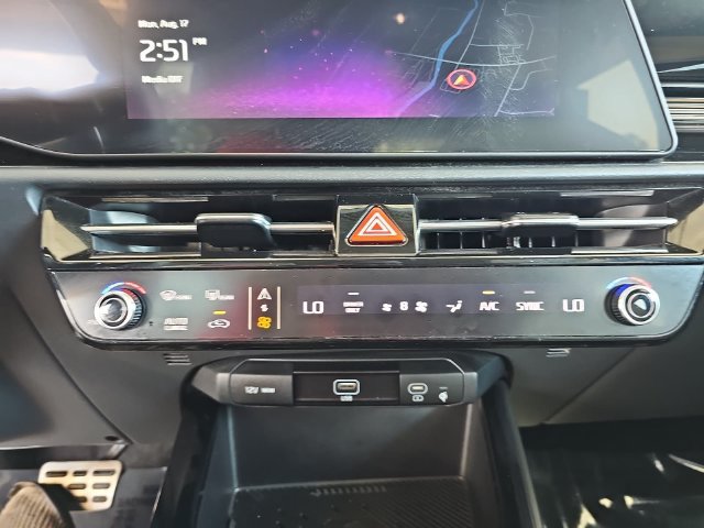 Used 2024 Kia Niro EX Touring FWD image 18