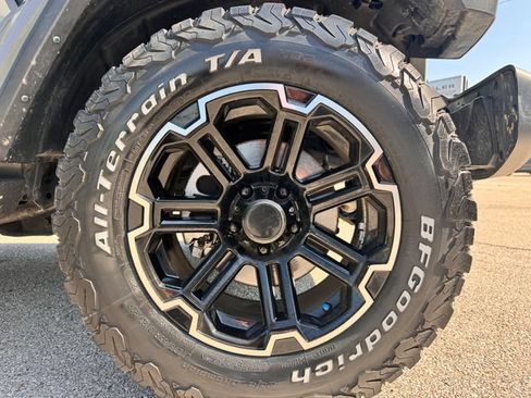 Used 2022 Jeep Wrangler Unlimited Sahara w/ LED Lighting Group AWD/4WD image 32