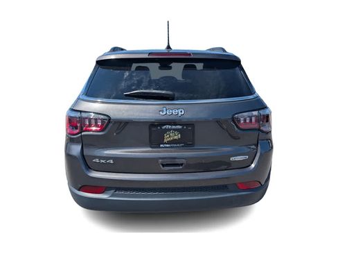 Used 2022 Jeep Compass Latitude w/ Sun and Sound Group AWD/4WD image 5