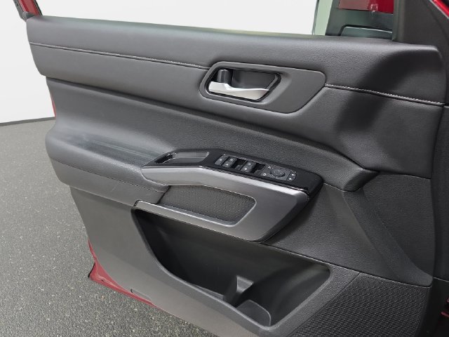 Used 2023 Nissan Pathfinder SL AWD/4WD image 27