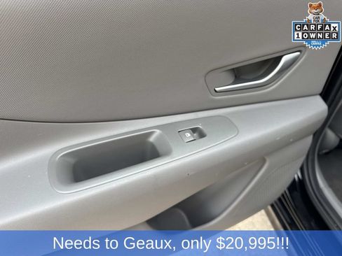 Used 2025 Hyundai Elantra SEL FWD image 31