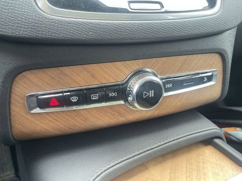 Used 2024 Volvo XC90 B6 Plus AWD/4WD image 12