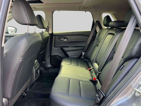 Used 2025 Nissan Rogue SV w/ SV Premium Package FWD image 12