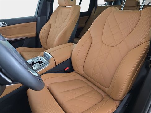 Used 2025 BMW X5 xDrive50e w/ Executive Package image 18