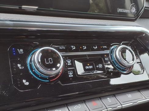 New 2025 GMC Sierra 3500 Denali w/ Denali Reserve Package image 8