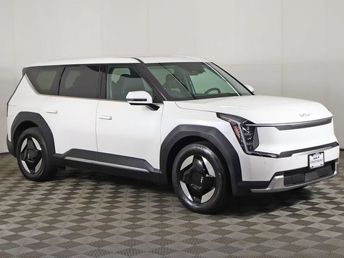 Used 2024 Kia EV9 Light RWD image 60