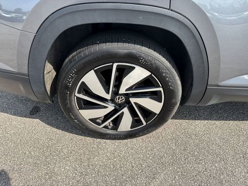 Used 2025 Volkswagen Atlas SE image 17