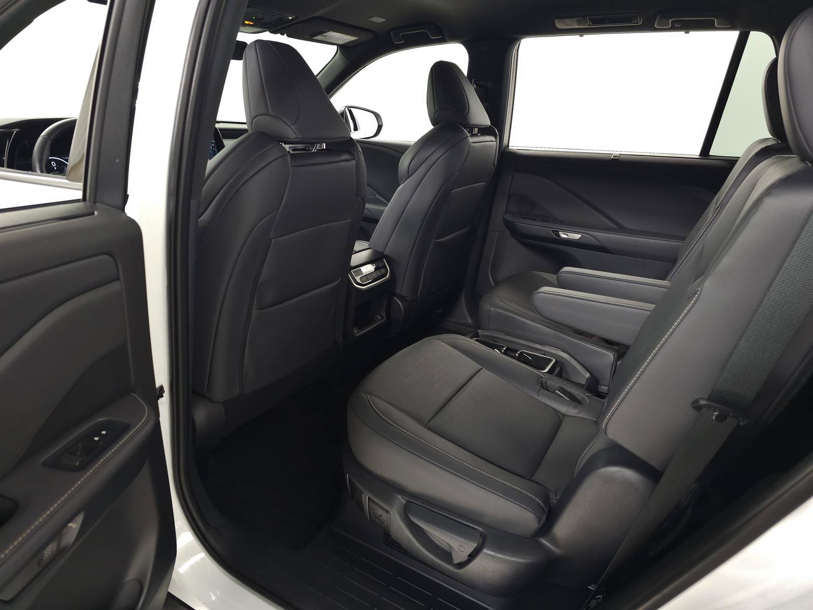 Used 2025 Lexus TX 500h AWD w/ Technology Package image 33