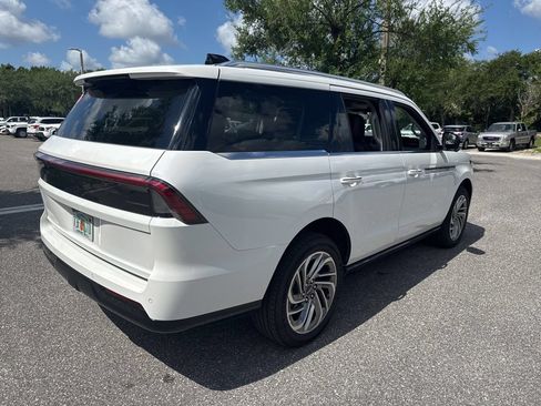 Used 2026 Lincoln Navigator Reserve AWD/4WD image 5