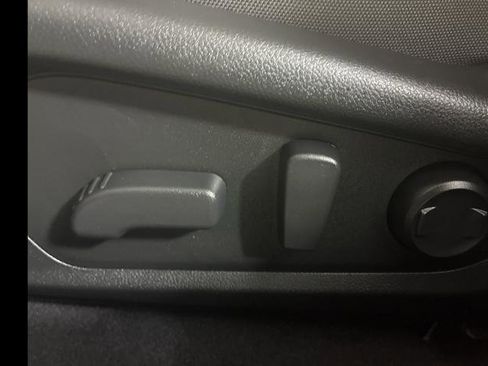 Certified 2025 Subaru Crosstrek 2.0i Premium image 17