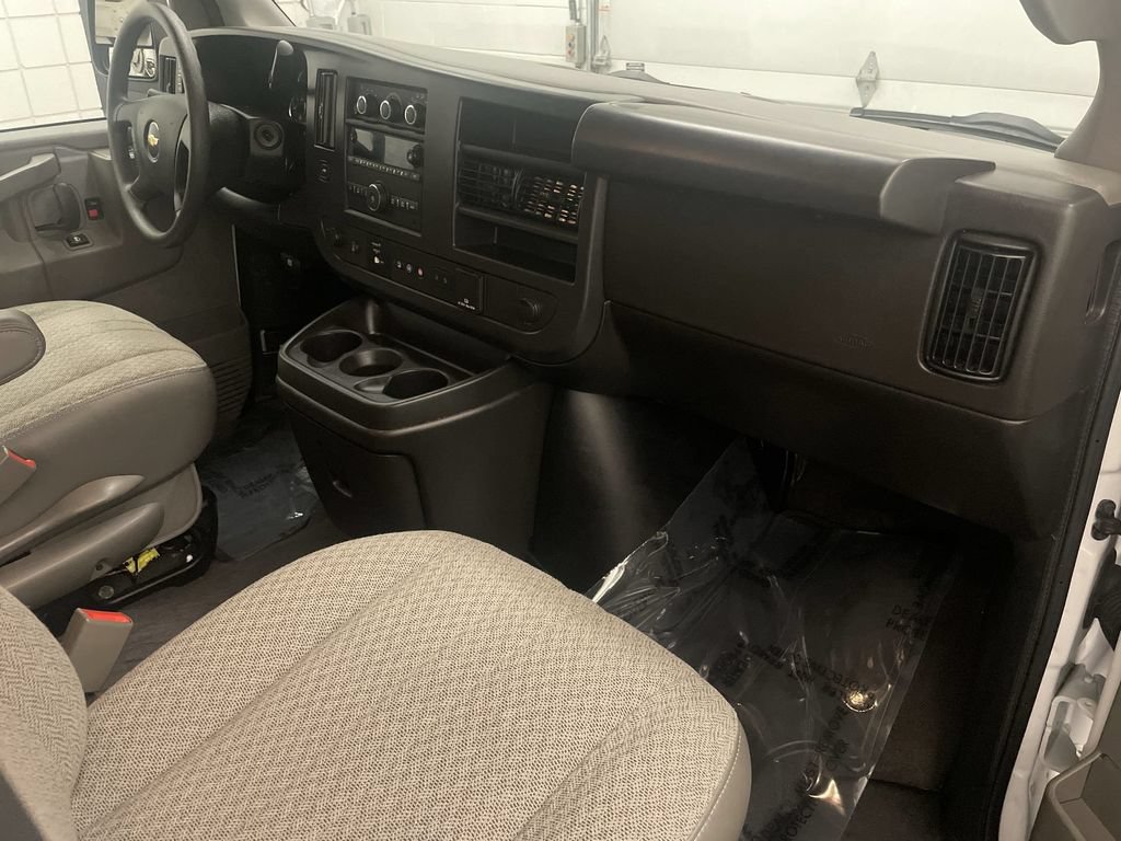Used 2025 Chevrolet Express 3500 LT w/ LT Preferred Equipment Group RWD image 19