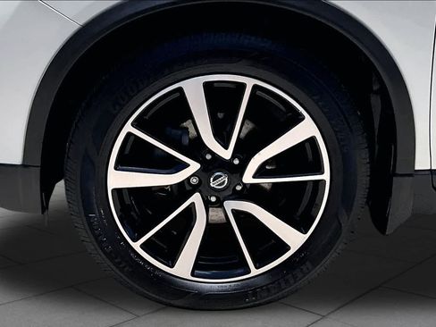 Used 2020 Nissan Rogue SL w/ Premium Package FWD image 11