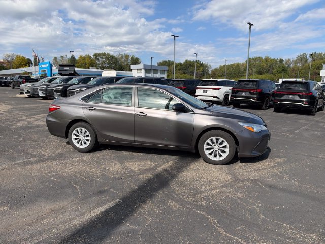 Used 2017 Toyota Camry LE FWD image 11