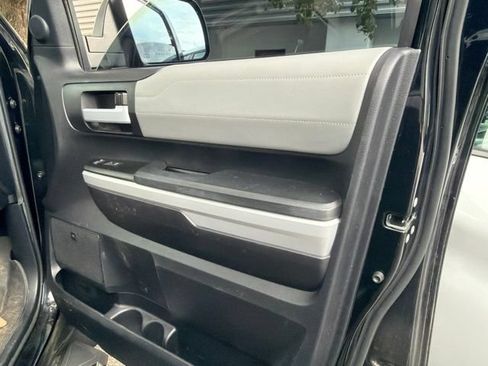 Used 2020 Toyota Tundra Limited w/ Limited Premium Package RWD image 9
