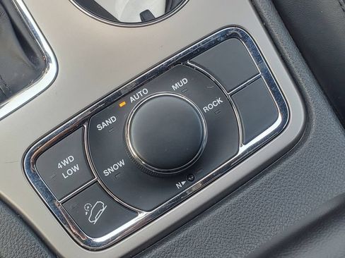Used 2021 Jeep Grand Cherokee Limited AWD/4WD image 25
