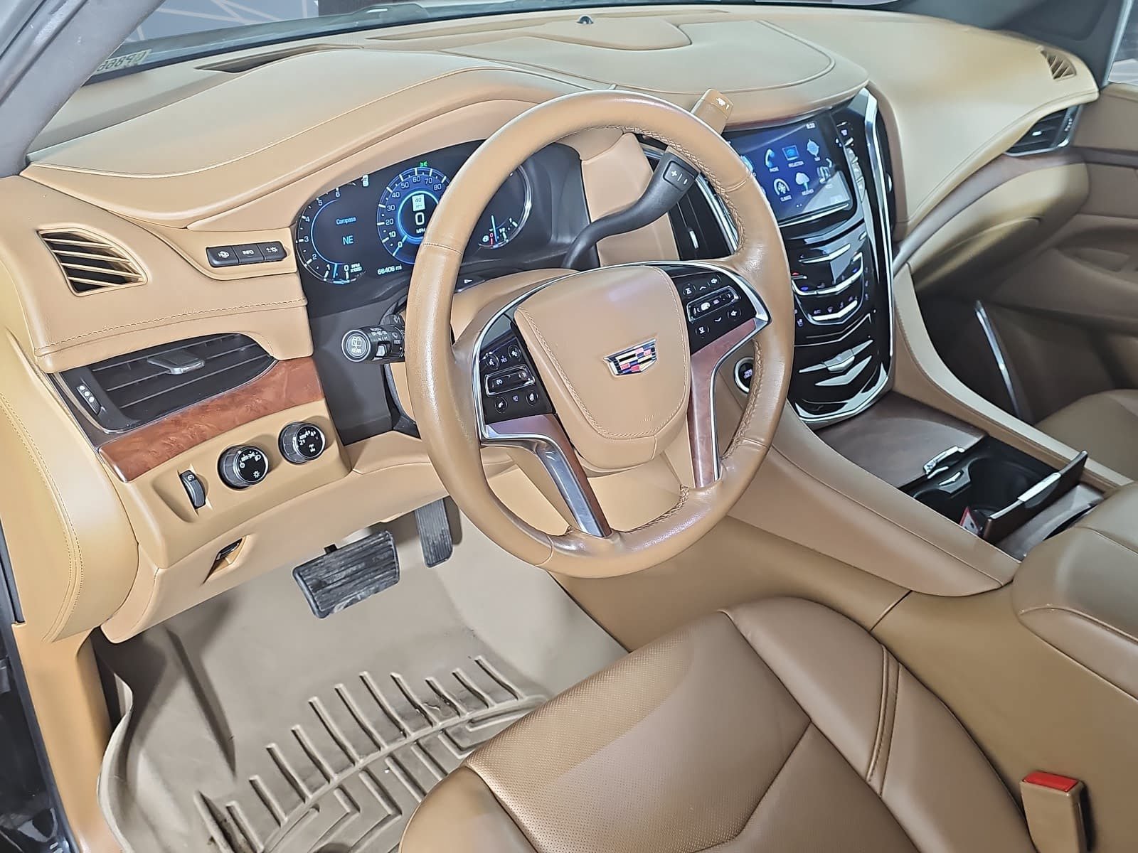 Used 2017 Cadillac Escalade ESV Platinum AWD/4WD image 13