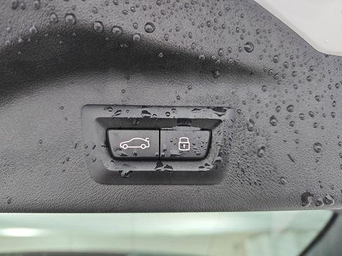 Used 2025 BMW X7 M60i w/ Executive Package image 14