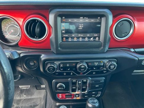 Used 2019 Jeep Wrangler Unlimited Rubicon w/ Cold Weather Group AWD/4WD image 21
