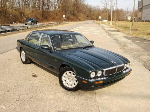 Used 2000 Jaguar XJ8 image 2