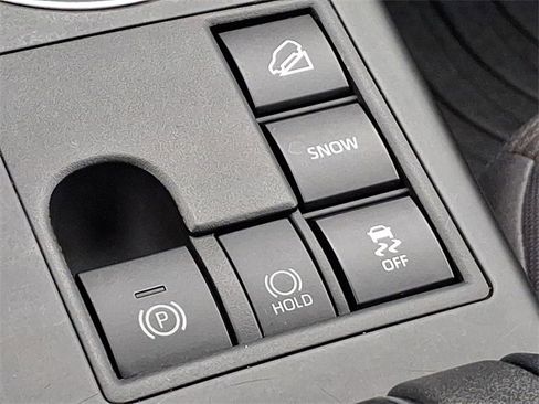 Used 2024 Toyota Highlander LE image 25