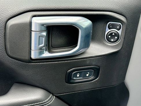 Used 2023 Jeep Wrangler Unlimited Sahara image 19