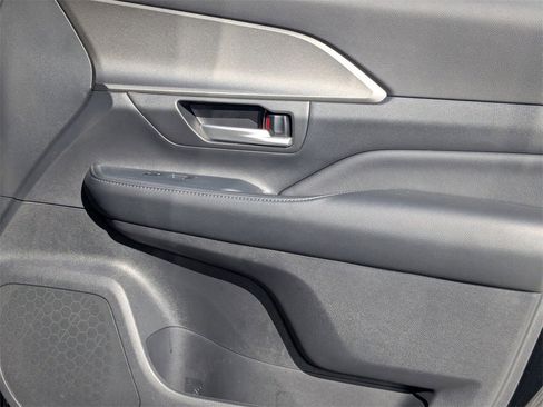 Used 2025 Toyota Grand Highlander AWD image 37