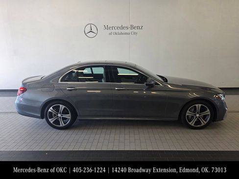 Used 2017 Mercedes-Benz E 300 4MATIC image 4