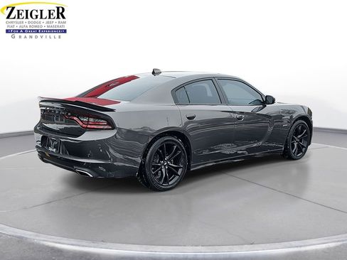 Used 2017 Dodge Charger R/T w/ Blacktop Package image 5
