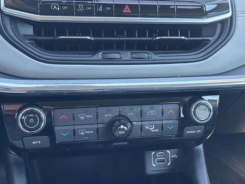 Used 2022 Jeep Compass Limited AWD/4WD image 25