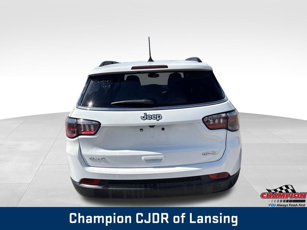 Used 2024 Jeep Compass Latitude AWD/4WD image 7