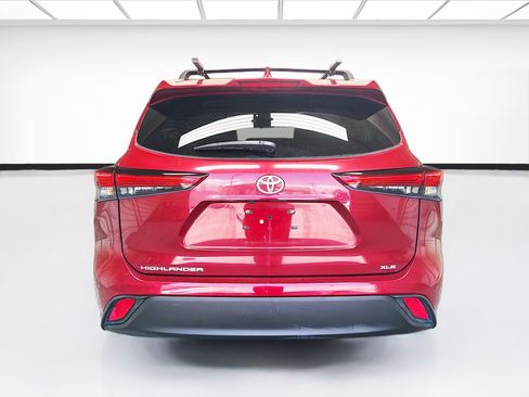 Used 2023 Toyota Highlander XLE FWD image 5