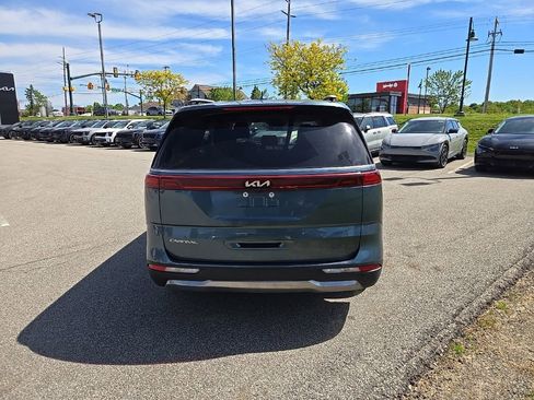 Used 2024 Kia Carnival SX FWD image 4