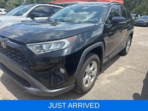 Used 2020 Toyota RAV4 XLE w/ Convenience Package FWD image 2