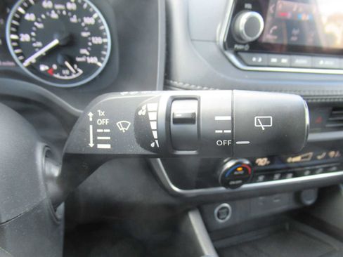 Used 2023 Nissan Rogue SV image 28