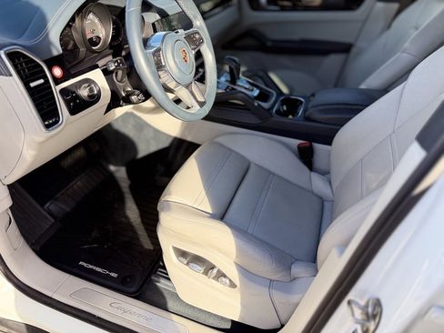 Used 2020 Porsche Cayenne AWD image 17