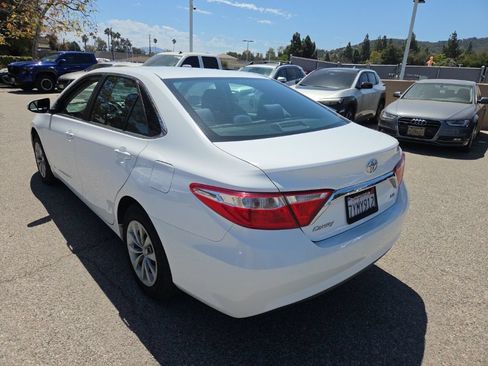 Used 2017 Toyota Camry LE FWD image 3