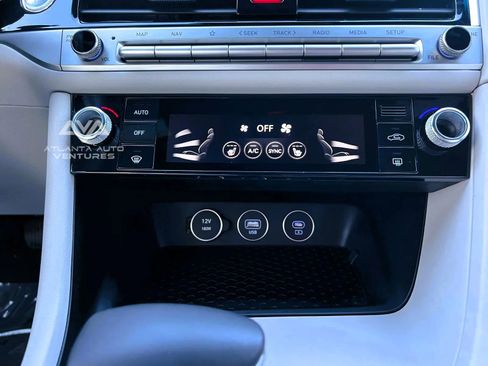 Used 2024 Genesis G70 2.5T image 21