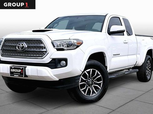 Used 2016 Toyota Tacoma TRD Sport image 1