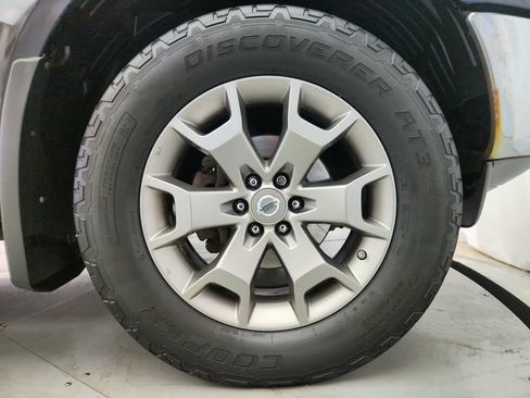 Used 2015 Nissan Frontier SL w/ Moonroof Package AWD/4WD image 30