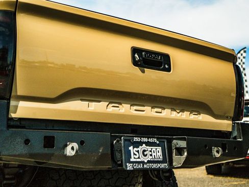 Used 2019 Toyota Tacoma TRD Off-Road AWD/4WD image 12