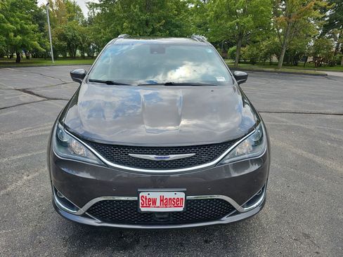 Used 2019 Chrysler Pacifica Touring-L Plus w/ Advanced Safetytec Group FWD image 9